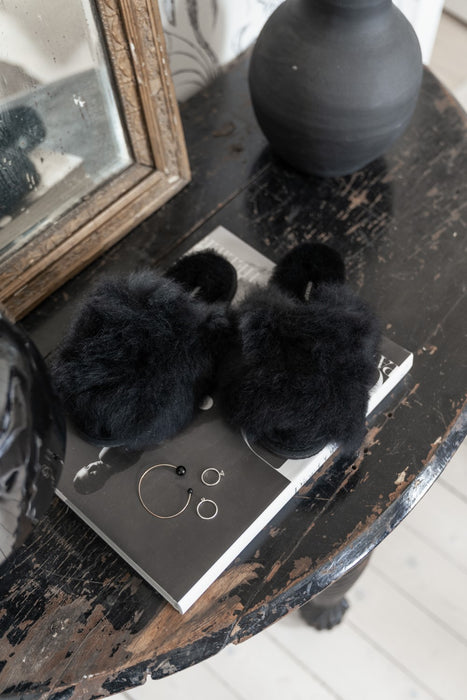 black sheepskin fluffy slipper