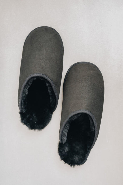 Mens Slipper Mule in black made from real Shearling