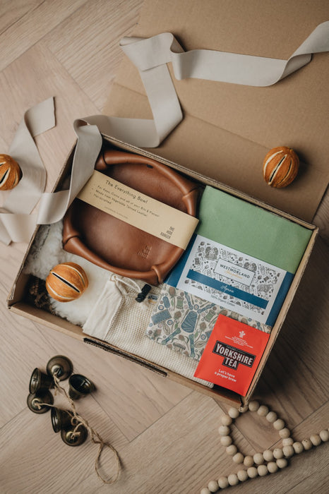 gift box with leather bowl, apron, hot water bottle and tea bag