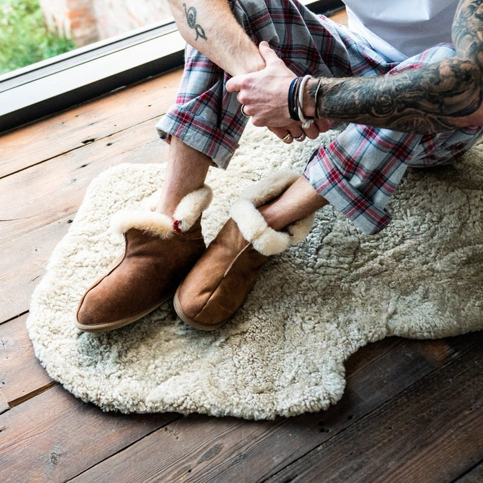 Oskar Tan / Chestnut Men's Sheepskin Boot from shepherd. Extra Warm